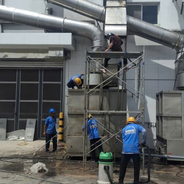 Mycom chuyên cung cấp dịch vụ vệ sinh nhà xưởng, vệ sinh nhà máy, vệ sinh kho xưởng, đánh bóng sàn bê tông, vệ sinh trần, mái, vách panel, quét mạng nhện và cung cấp tạp vụ văn phòng. Phục vụ trên toàn tỉnh Đồng Tháp, Tiền Giang và các tỉnh lân cận. Hotline/Zalo: 0916 408 401.
